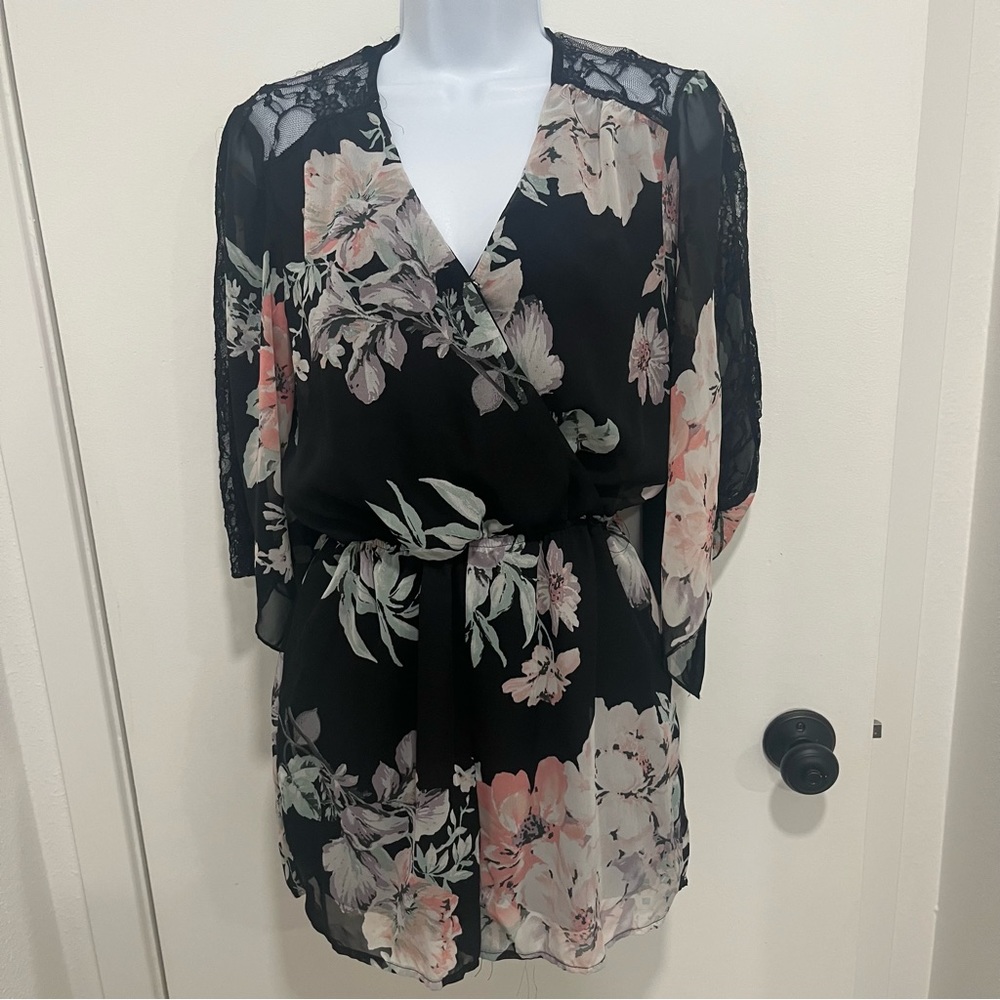 EUC-Summer shorts romper size Small